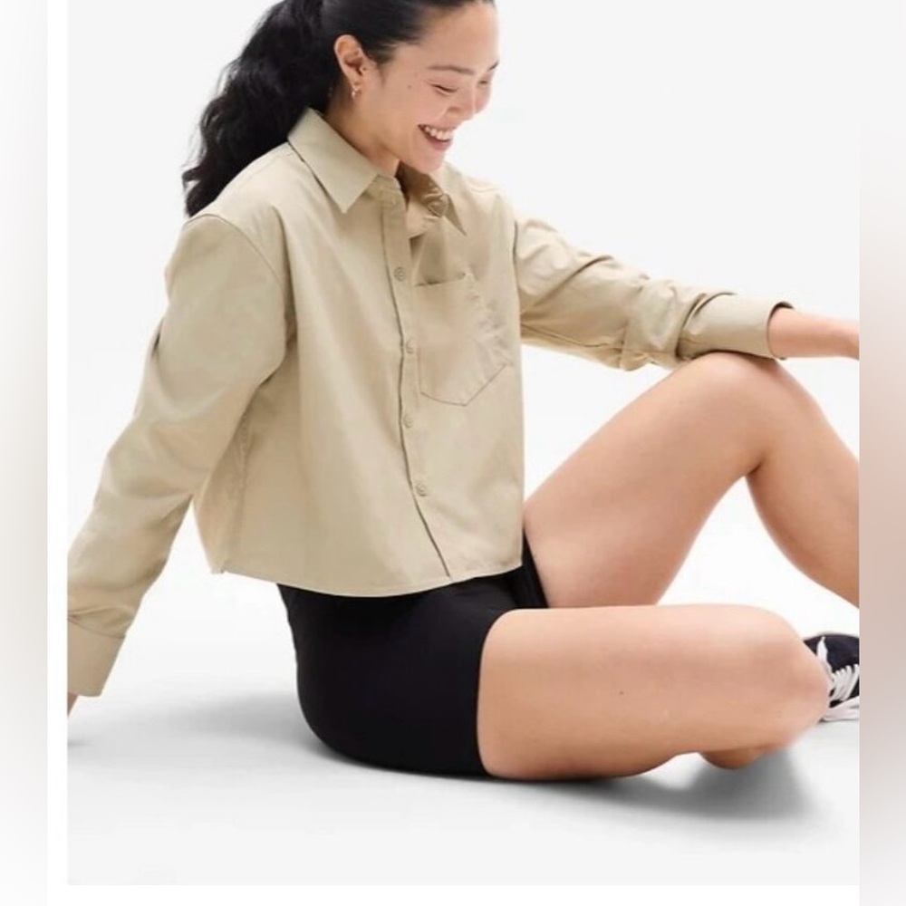 Athleta Midday Cropped linen blend Poplin Shirt in Ecru/beige
